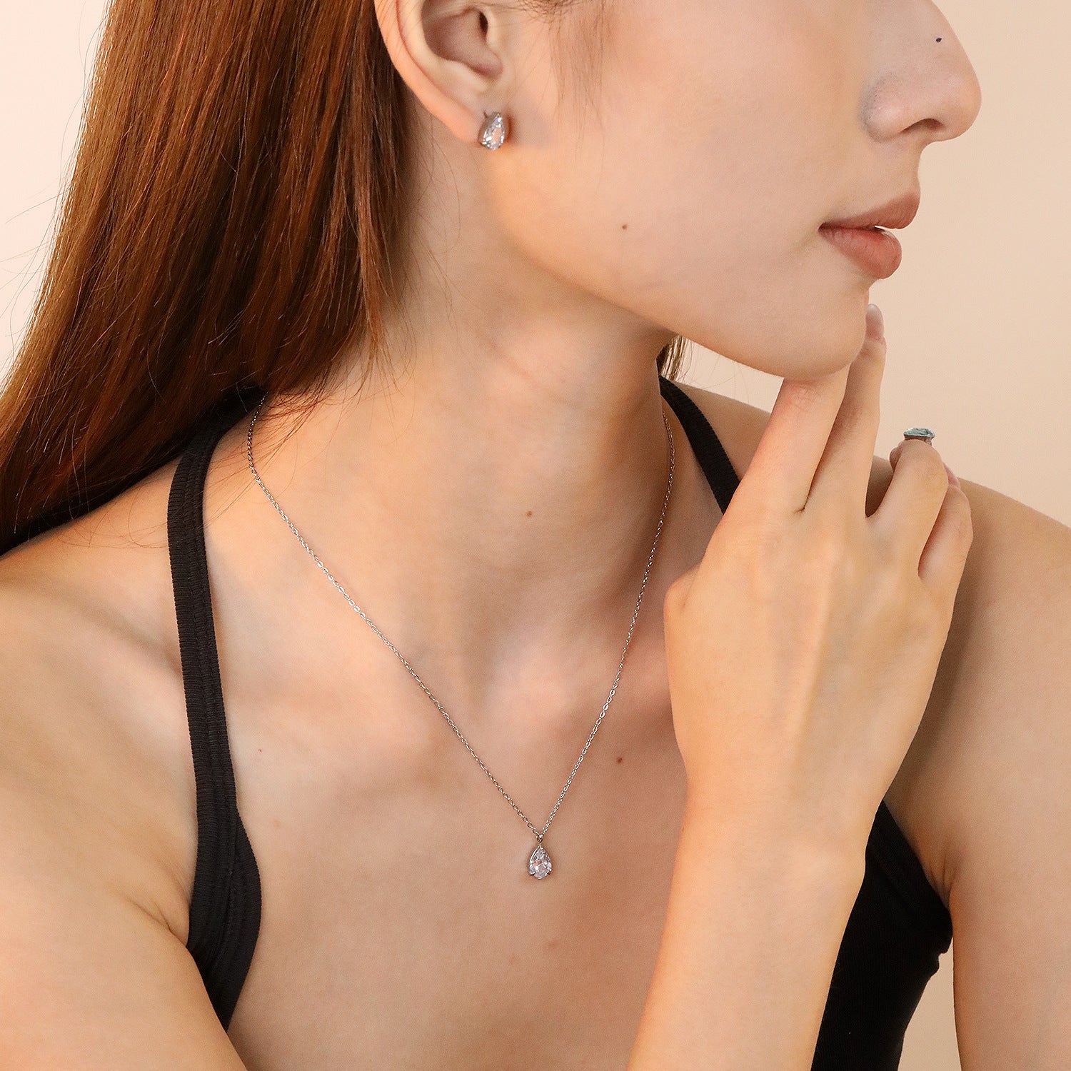 Damen Schmuckset mit funkelnden Zirkonia-Elementen und elegantem Ohrstecker Shop Nory