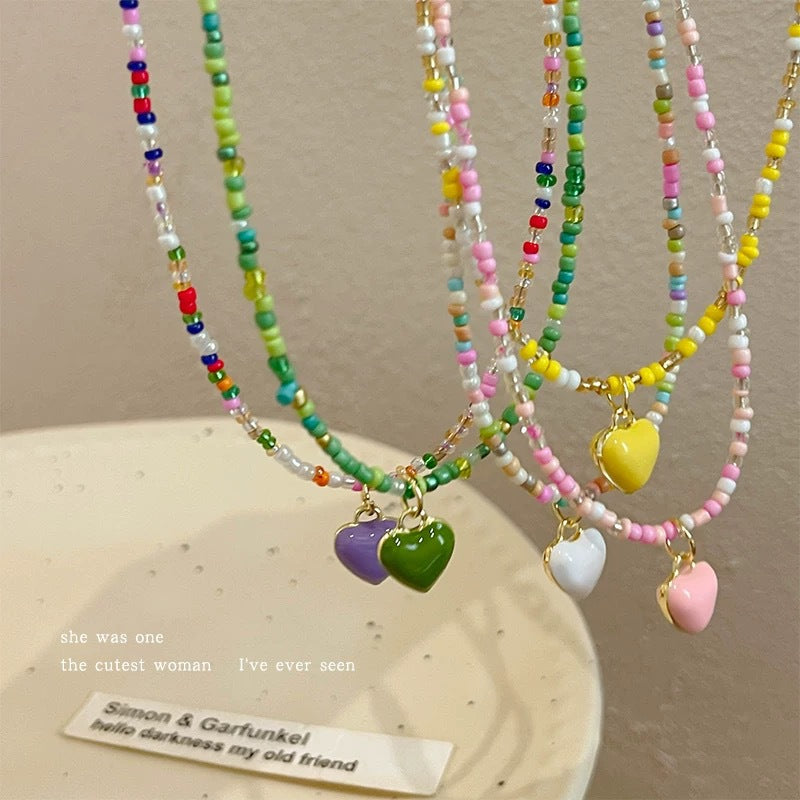Damen Halskette mit bunten Perlen und herzförmigem Anhänger Shop Nory