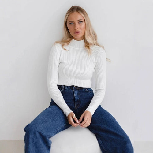 Damen Kurzgeschnittener Rippstrick‑Rollkragenpullover mit taillierter Passform Shop Nory