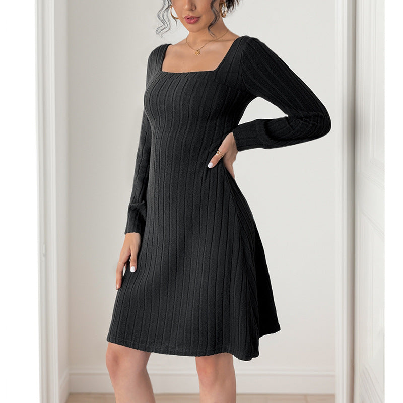 Damen Midikleid aus Feinstrick mit geripptem Strukturmuster, taillierter Silhouette und quadratischem Ausschnitt Shop Nory