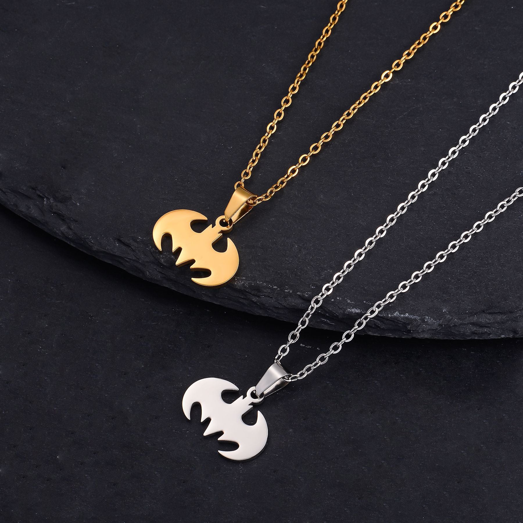 Damen Halskette mit stilvollem Batman-Anhänger aus hochwertigem Edelstahl Shop Nory