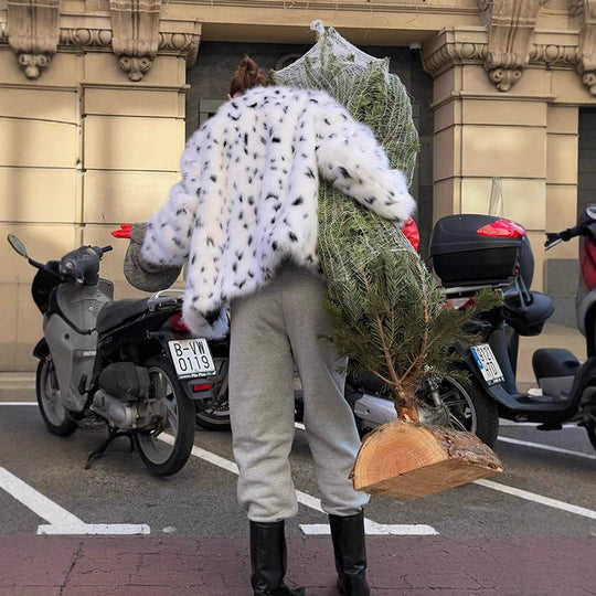 Damen Kurz geschnittener kuscheliger Kunstpelz-Blouson mit Dalmatineroptik und verdeckter Druckknopfleiste Shop Nory