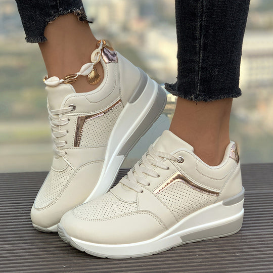 Damen Keilabsatz-Sneaker mit perforierten Einsätzen und Metallic-Details Shop Nory