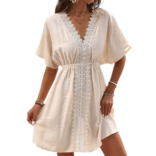 Damen Strandkleid mit elegantem V-Ausschnitt und zarten Spitzenverzierungen