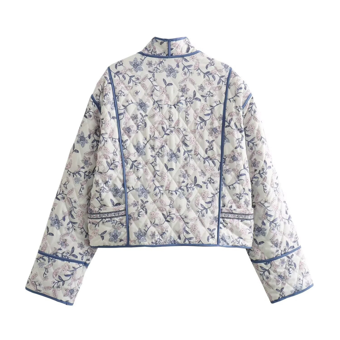 Damen gesteppte Kimono-Jacke mit floralem Allover‑Muster und kontrastierender Paspelierung Shop Nory