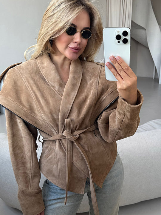 Damen Veloursleder‑Wickeljacke mit breitem Schalkragen und Taillengürtel Shop Nory