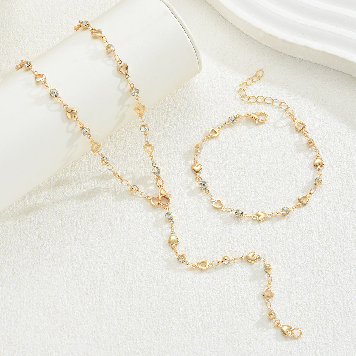 Damen Schmuckset mit funkelnden Kristallen und eleganten Ketten Shop Nory