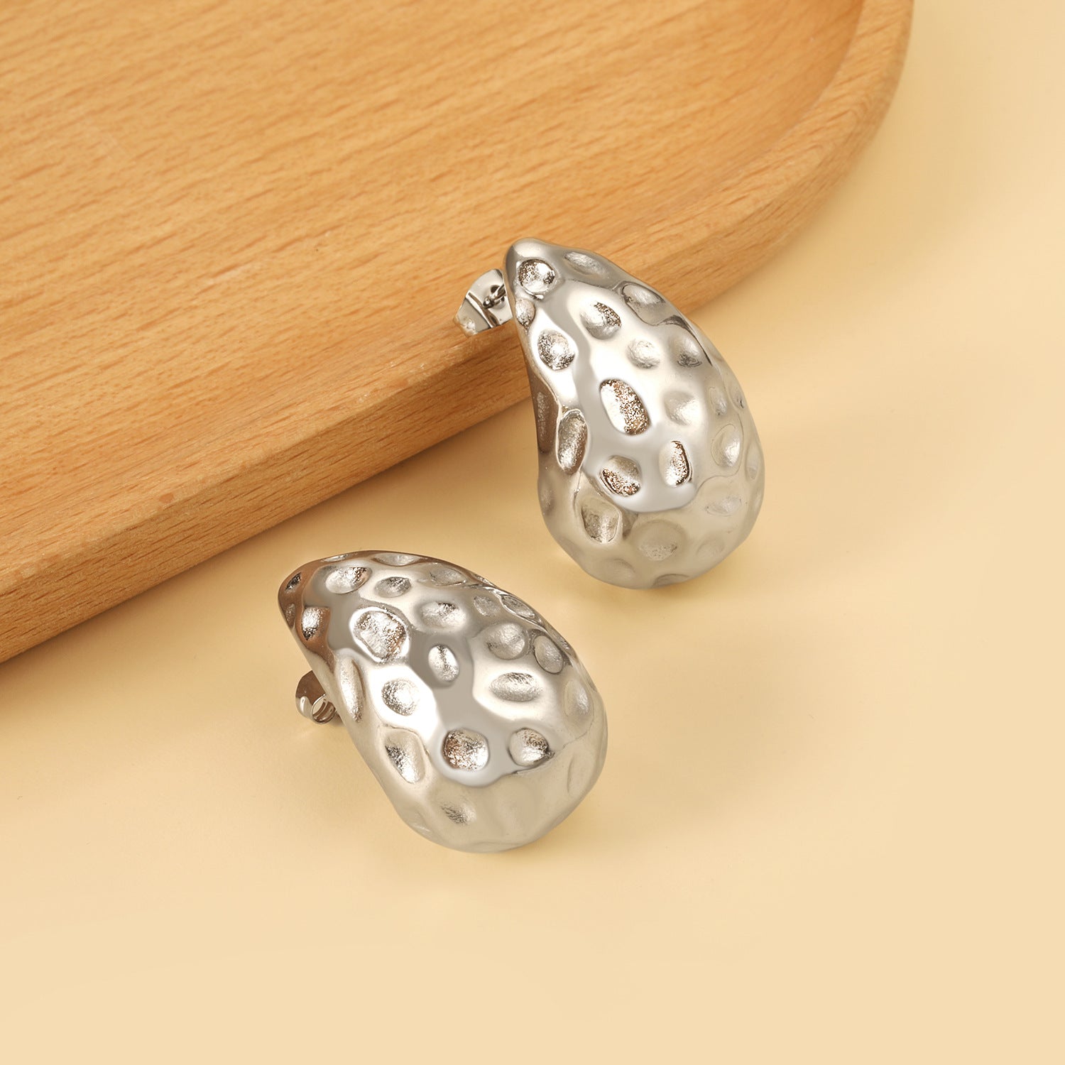 Damen stylische Ohrstecker aus antiallergischem Edelstahl mit modernem Design Shop Nory