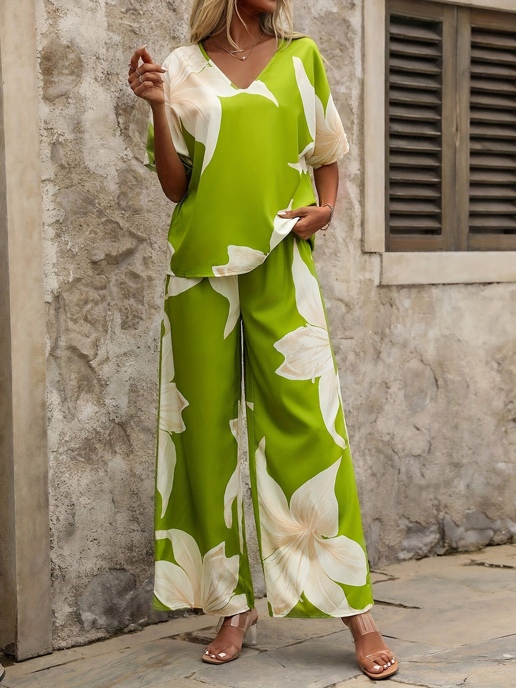 Damen luftiges Ensemble mit fließendem Schnitt und floralem Design