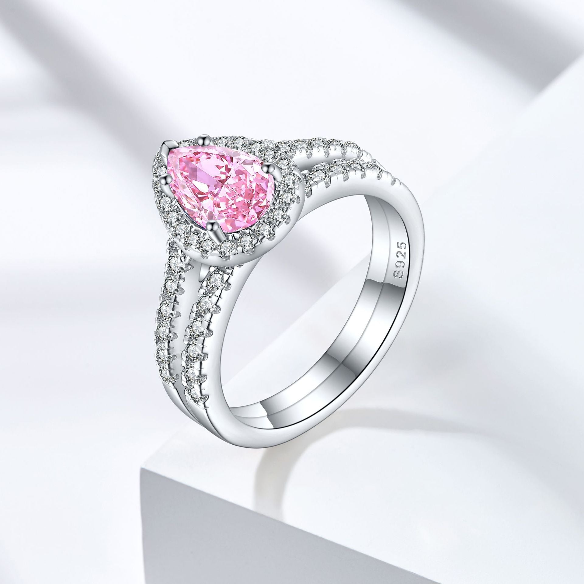 Damen eleganter Tropfenring mit funkelndem Edelstein und Zirkonia-Besatz Shop Nory