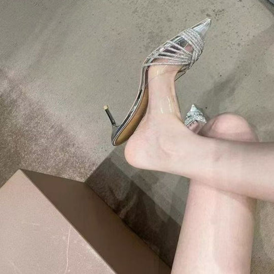Damen Spitz zulaufende Mule‑Sandaletten mit transparenten Riemchen, Ziersteinen und geformtem Stiletto Shop Nory