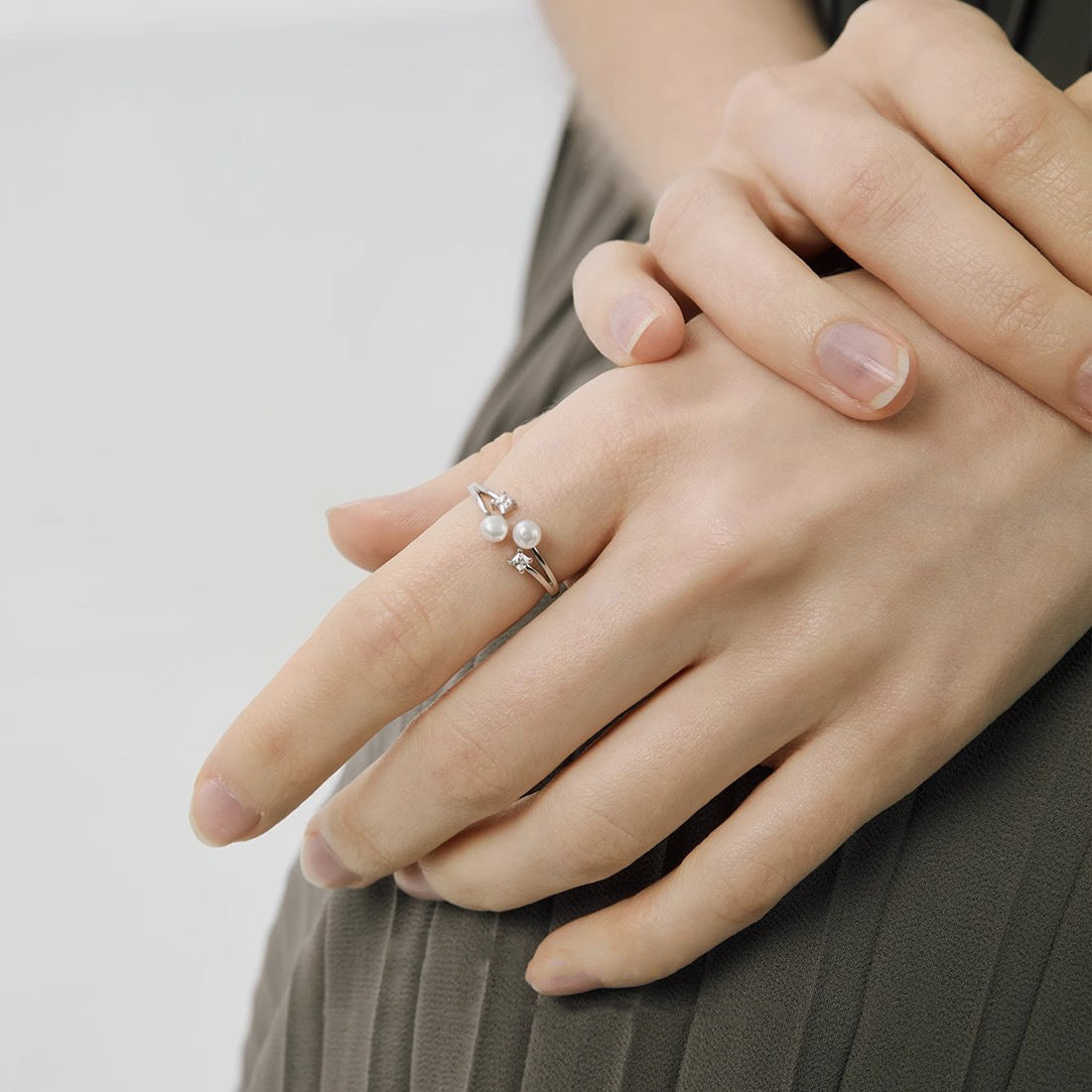 Damen zierlicher Ring mit Perlen und funkelnden Zirkonia Shop Nory