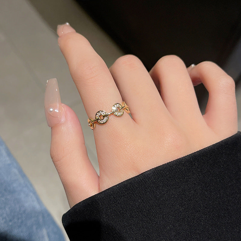Damen Glänzender Ring mit Kettendesign und funkelnden Zirkonia Shop Nory