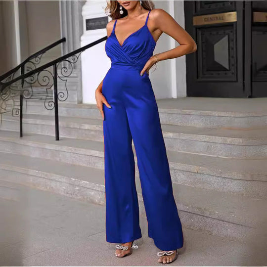 Damen eleganter Jumpsuit mit schmalen Trägern und einem fließenden Schnitt