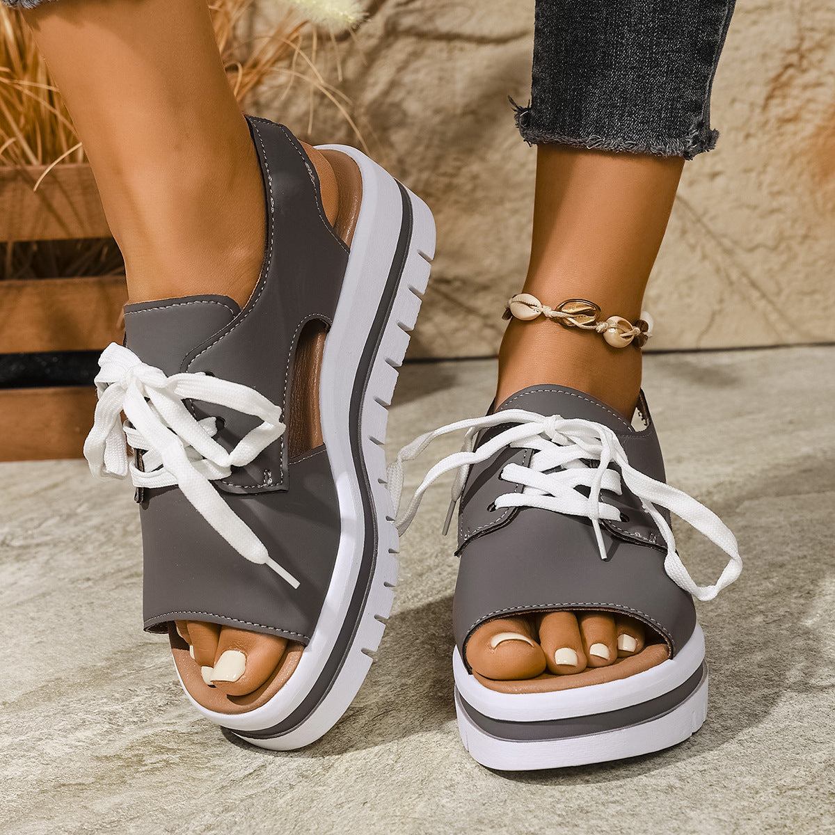 Damen Sneaker-Sandaletten mit offener Zehe und praktischen Schnürsenkeln Shopnory