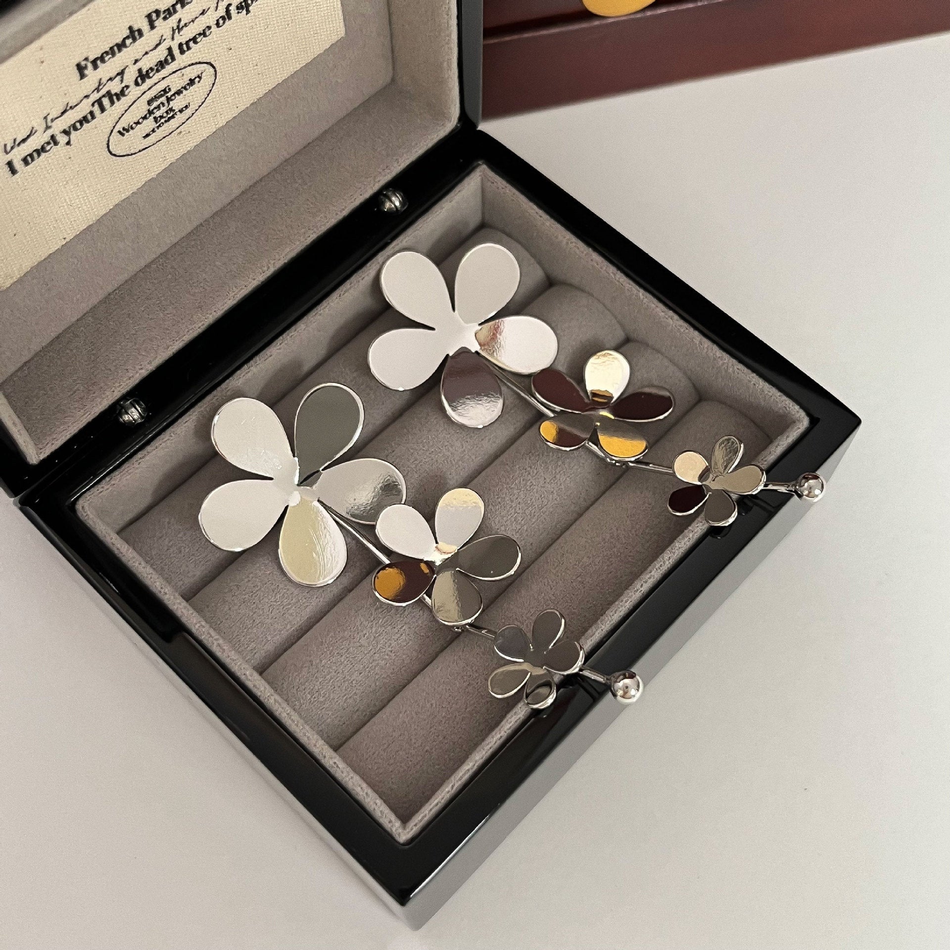 Damen Hängende Ohrringe im floralen Blütendesign Shop Nory