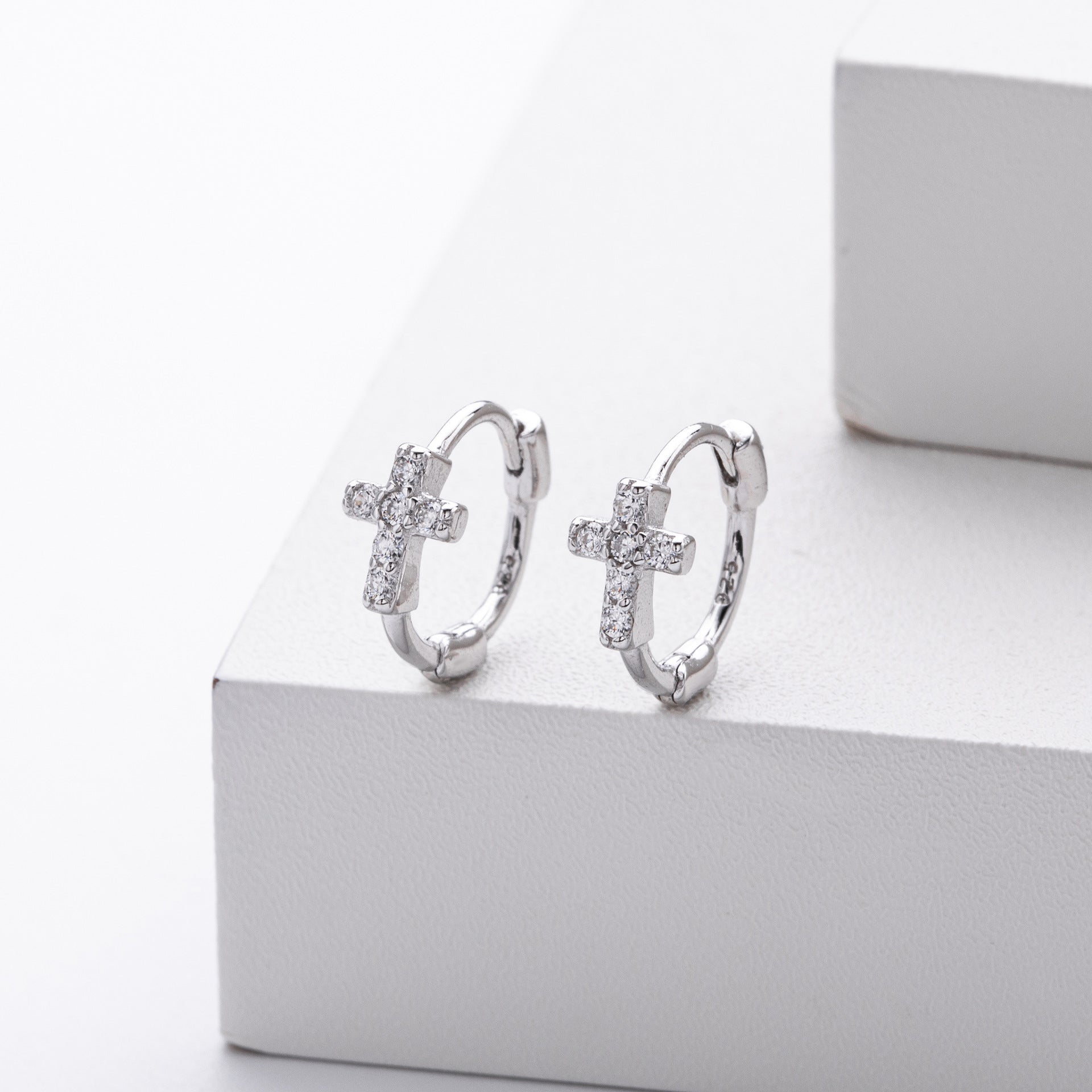 Damen Ohrhänger mit funkelndem Kreuzdesign aus 925 Sterling Silber Shop Nory
