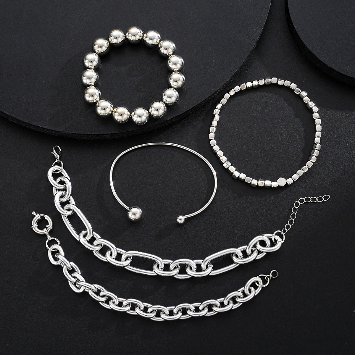 Damen Armreif-Set mit eleganten und modernen Ketten-Designs Shop Nory