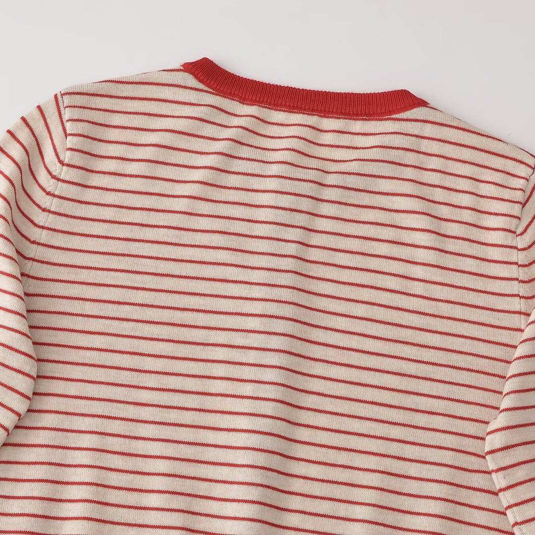 Damen Gestreifter Cropped Feinstrick-Cardigan mit Herzknöpfen und Rippeinfassungen Shop Nory
