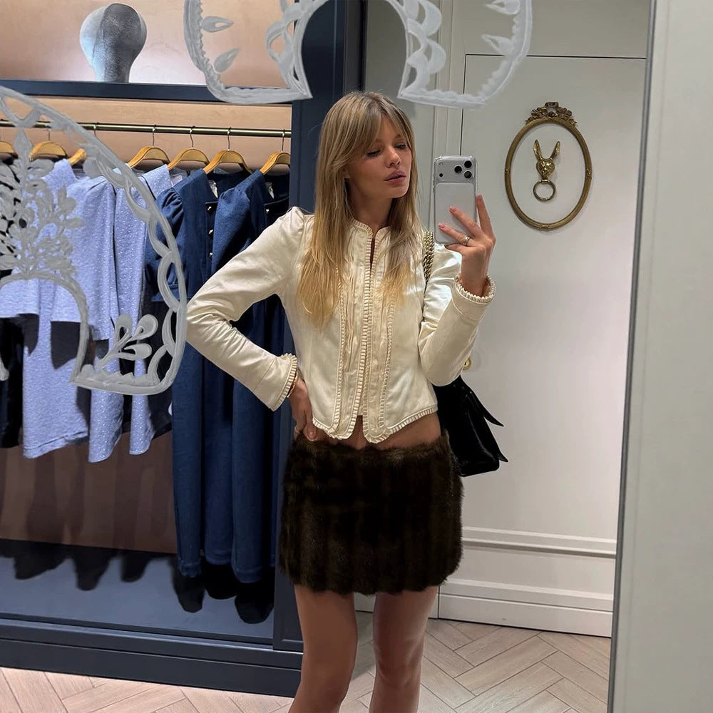 Damen Taillierter Cropped-Blazer mit skulpturierter Schulterpartie und Zierborten Shop Nory