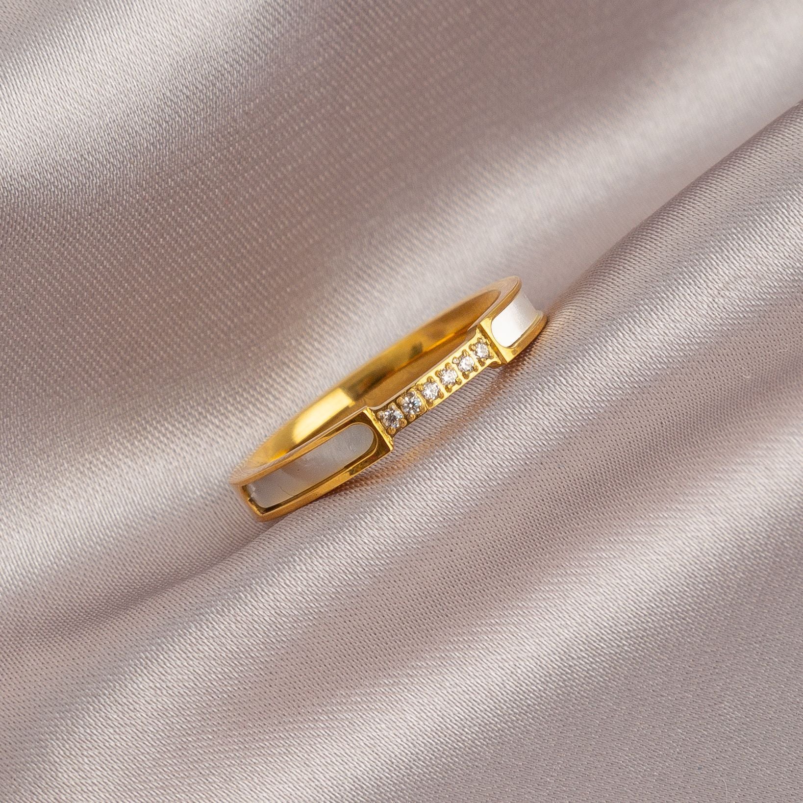 Damenring mit stilvollem Design und funkelnden Zirkonia Shop Nory
