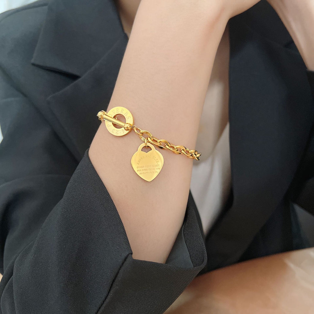 Damen Charm-Armband mit Herzanhänger und graviertem Spruch Shop Nory