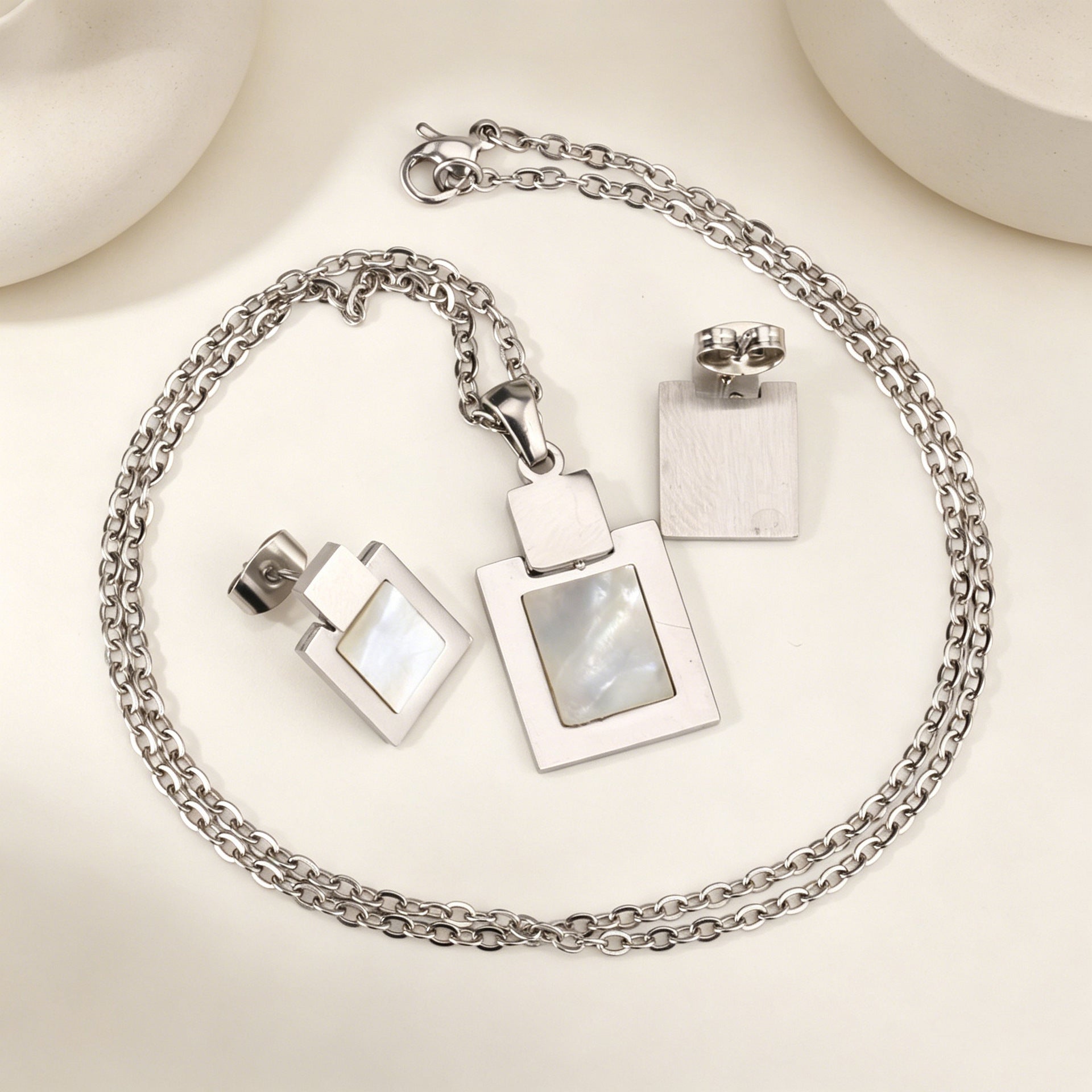 Damen Halskette mit quadratischem Anhänger aus antiallergischem Edelstahl und Zirkonia-Elementen Shop Nory