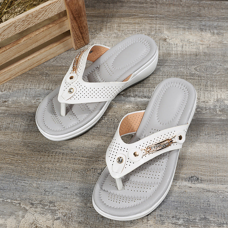 Damen Komfortable Fußbett-Zehentrenner-Sandalen mit modischen Applikationen