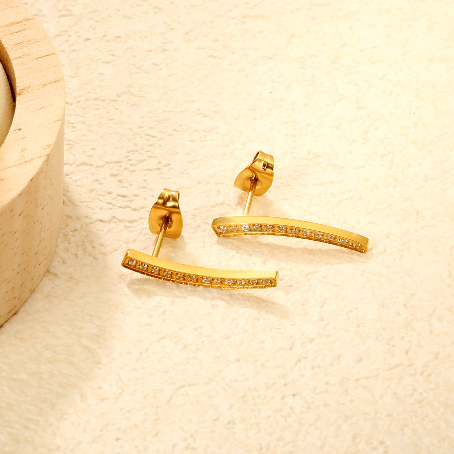 Damen Edelstahl Ohrstecker mit funkelnden Zirkonia Akzenten Shop Nory