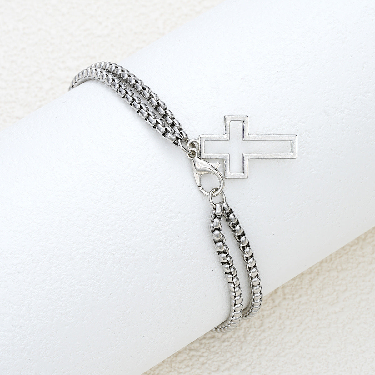 Damenarmband mit filigraner Kreuzverzierung Shop Nory