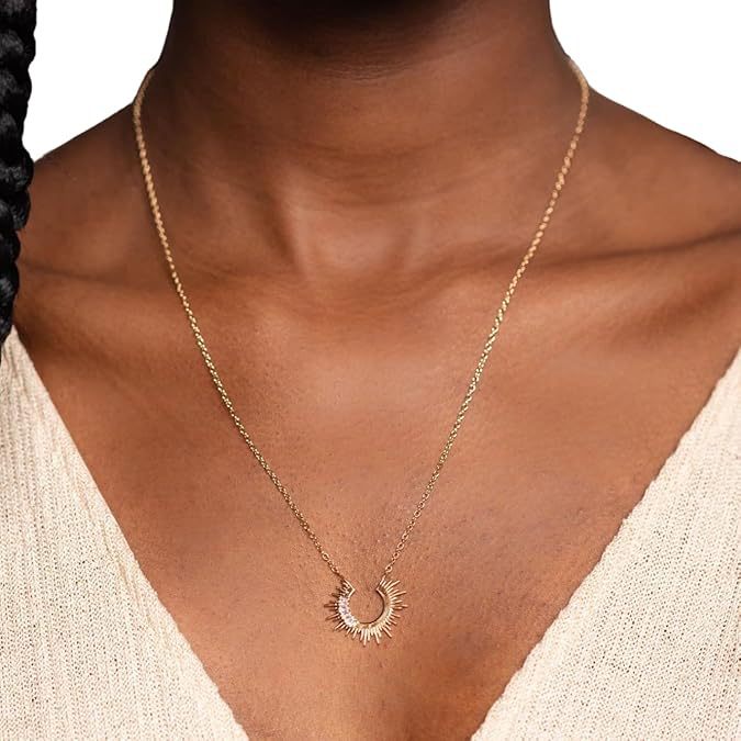 Damen Halskette mit kunstvollem Sonnenmotiv und hypoallergenen Eigenschaften Shop Nory