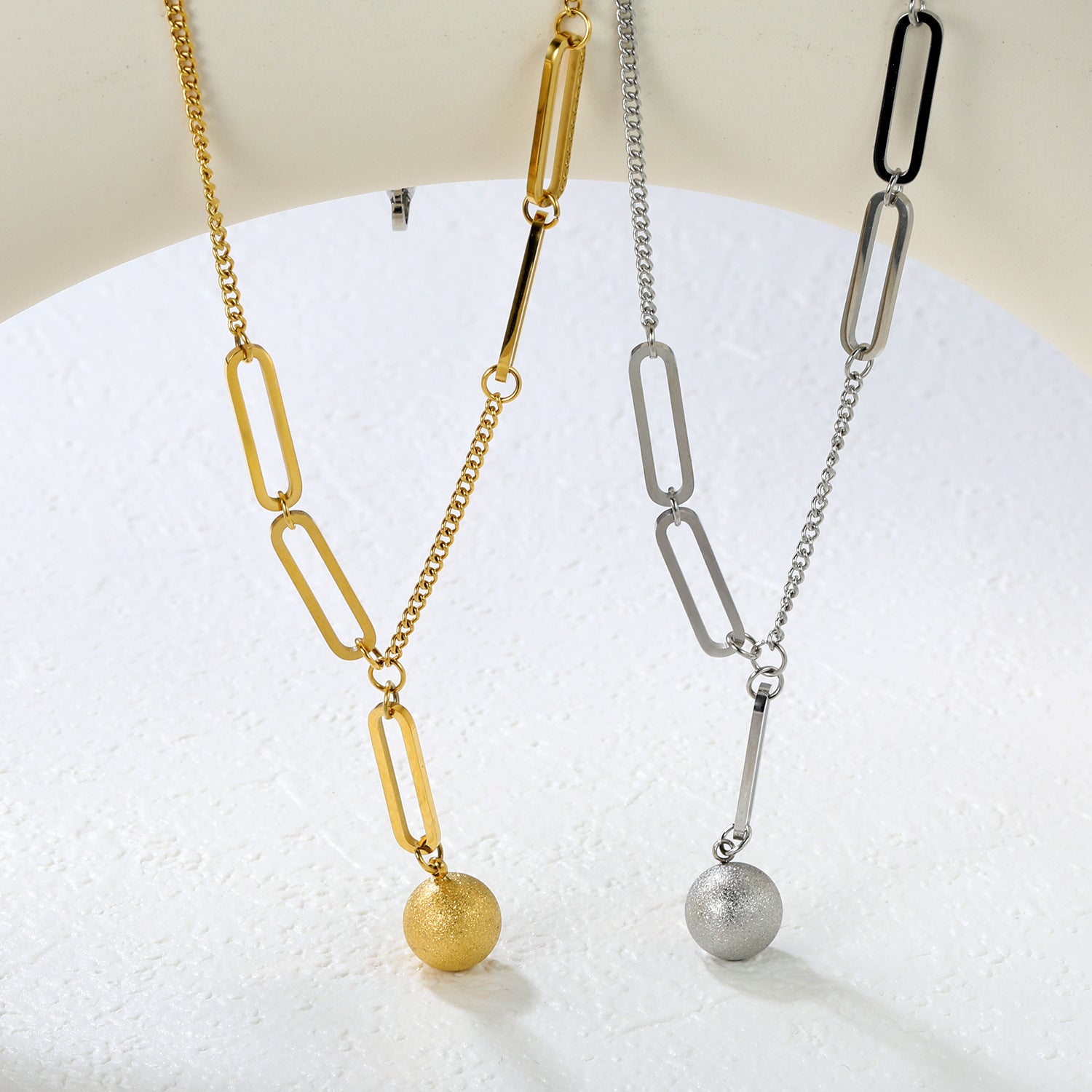 Damen Halskette mit herzförmigem Anhänger aus hochwertigem Edelstahl mit funkelndem Zirkonia Shop Nory