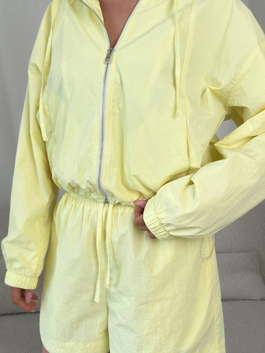 Damen lässiges Windbreaker-Set mit kurzen Hosen und Kapuze Shopnory