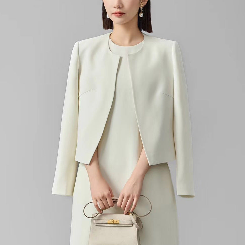 Damen Kragenloser Kurzblazer mit verdeckter Frontblende und leicht taillierter Silhouette Shop Nory