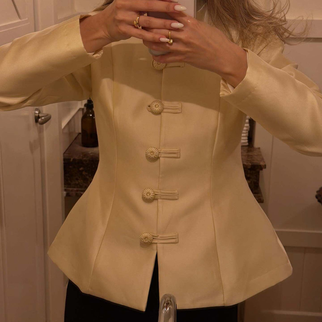 Damen Taillierter Satinblazer mit Stehkragen, Zierkordel‑Knöpfen und Schößchen Shop Nory