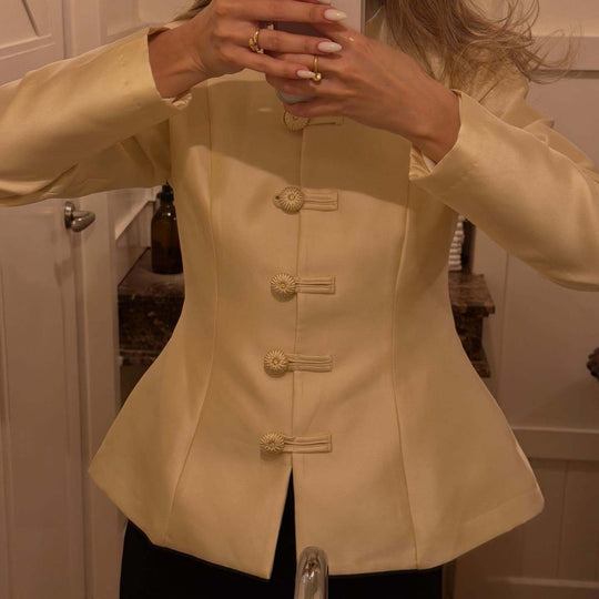 Damen Taillierter Satinblazer mit Stehkragen, Zierkordel‑Knöpfen und Schößchen Shop Nory