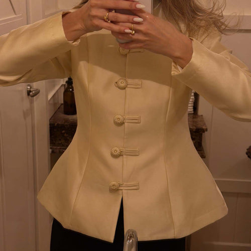 Damen Taillierter Satinblazer mit Stehkragen, Zierkordel‑Knöpfen und Schößchen Shop Nory