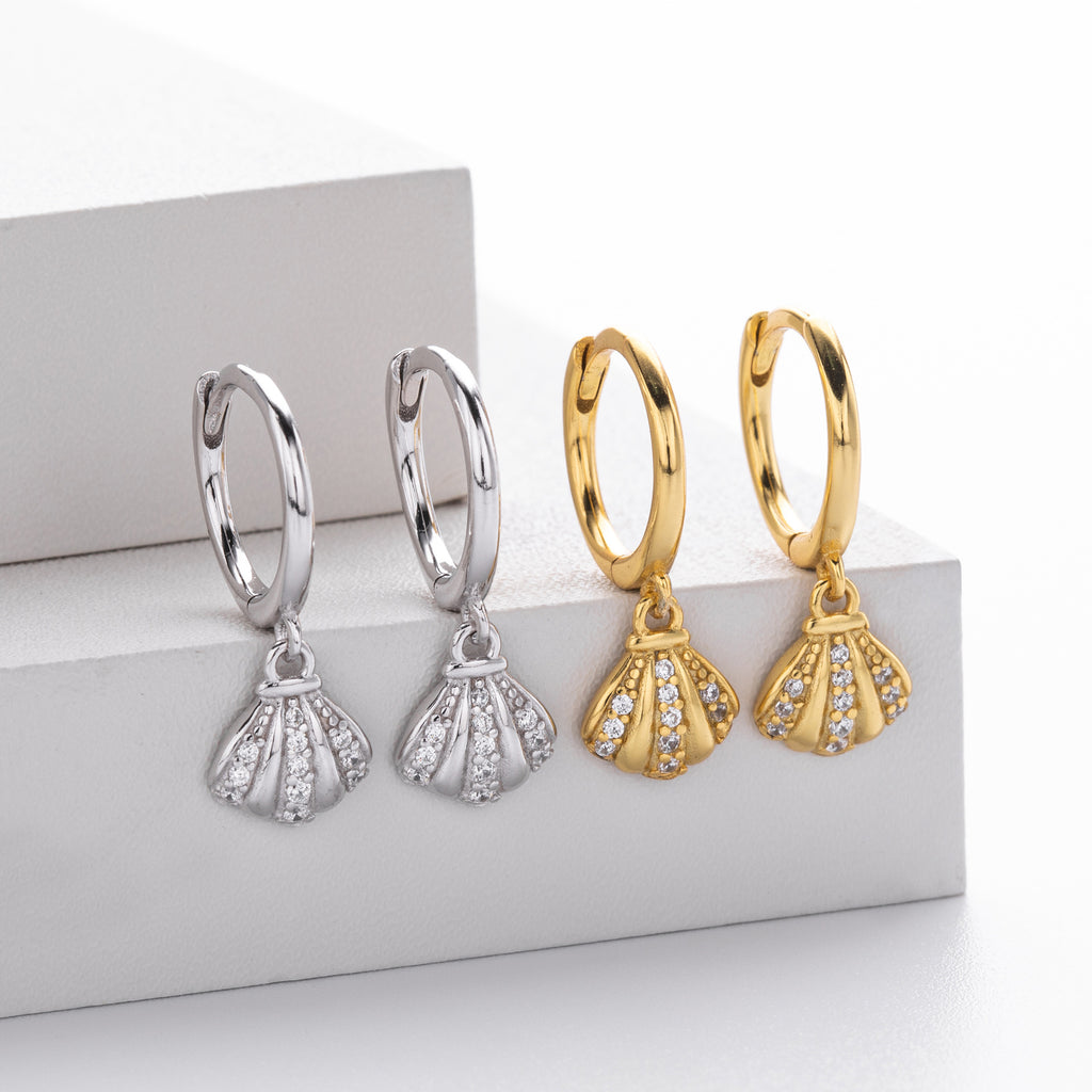 Damen Creolen mit funkelndem Zirkonanhänger im eleganten Muscheldesign Shop Nory
