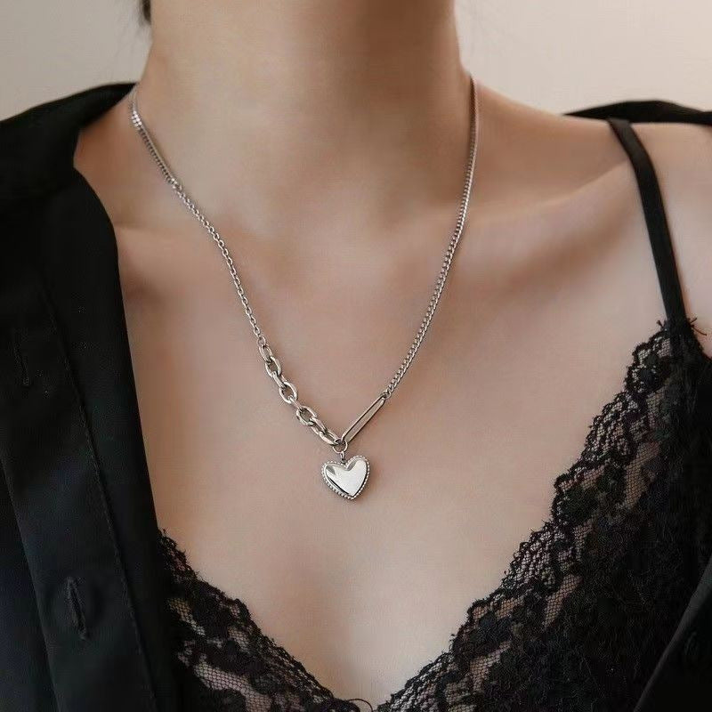Damen Halskette mit kunstvollem Herzanhänger und modischem Design Shop Nory
