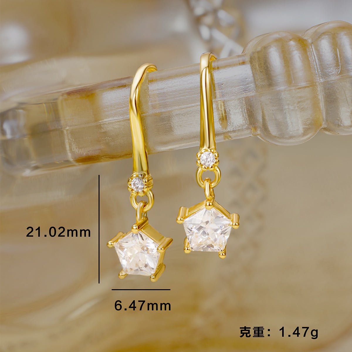 Damen Ohrringe mit funkelnden Stern-Anhängern und eleganten Details Shop Nory