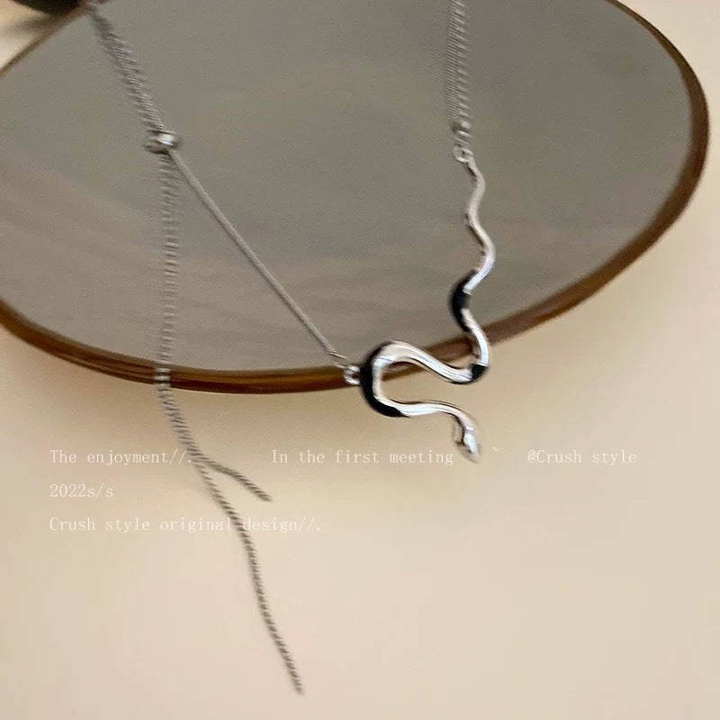 Damen Halskette mit eleganten Schlangenanhänger aus hochwertigem Edelstahl Shop Nory