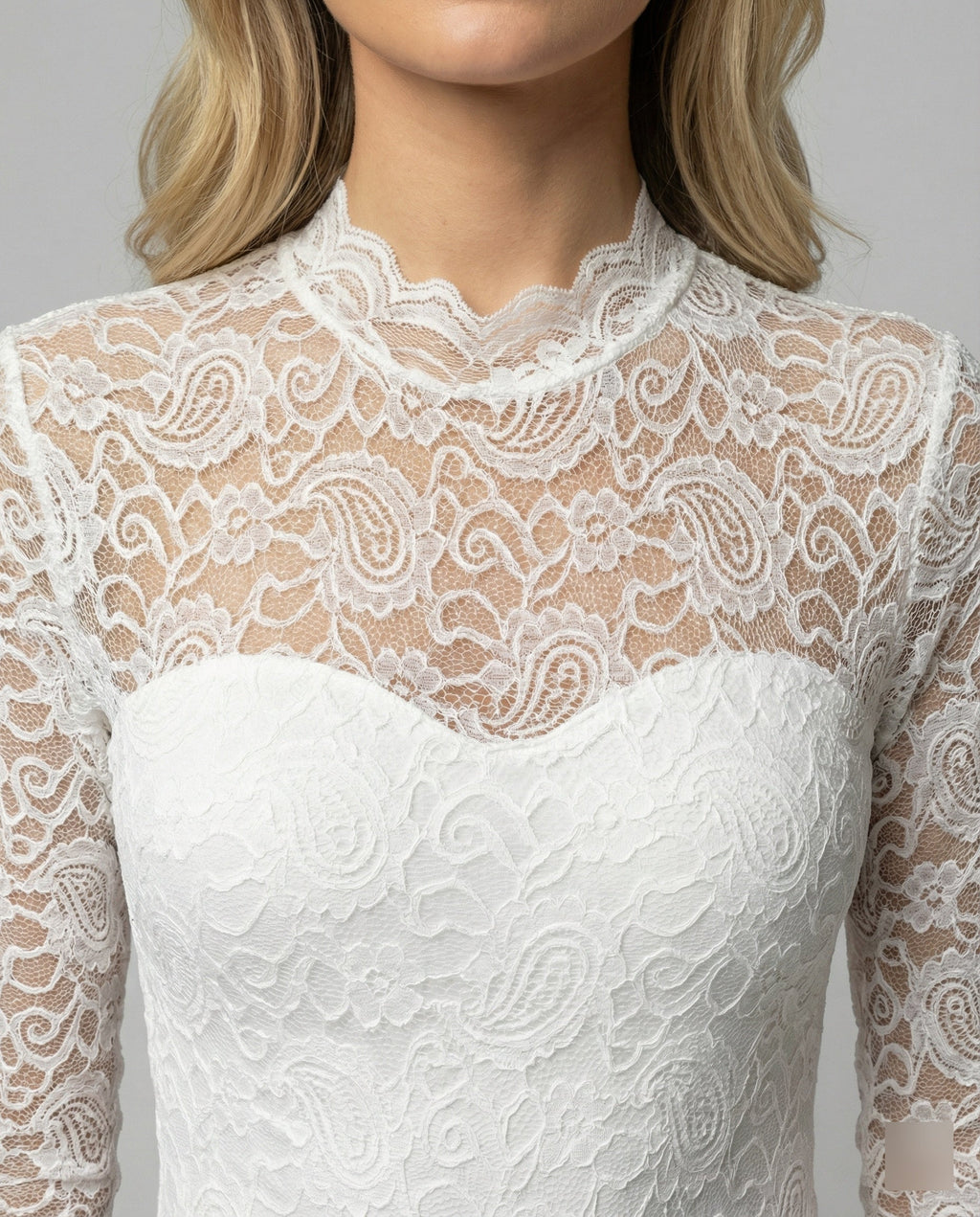 Damen Spitzenshirt mit elegantem hohem Kragen und langem Arm