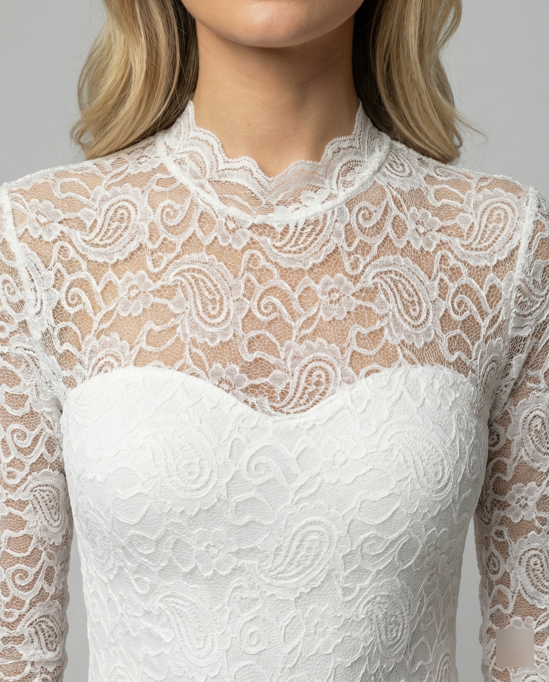 Damen Spitzenshirt mit elegantem hohem Kragen und langem Arm