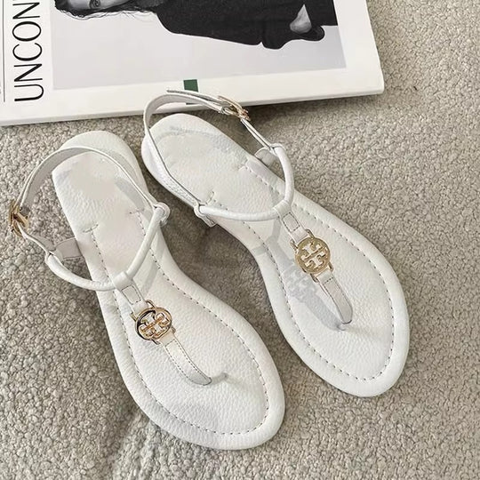 Damen elegante flache Riemchen-Sandalen mit Zehensteg und goldener Zierapplikation Shop Nory