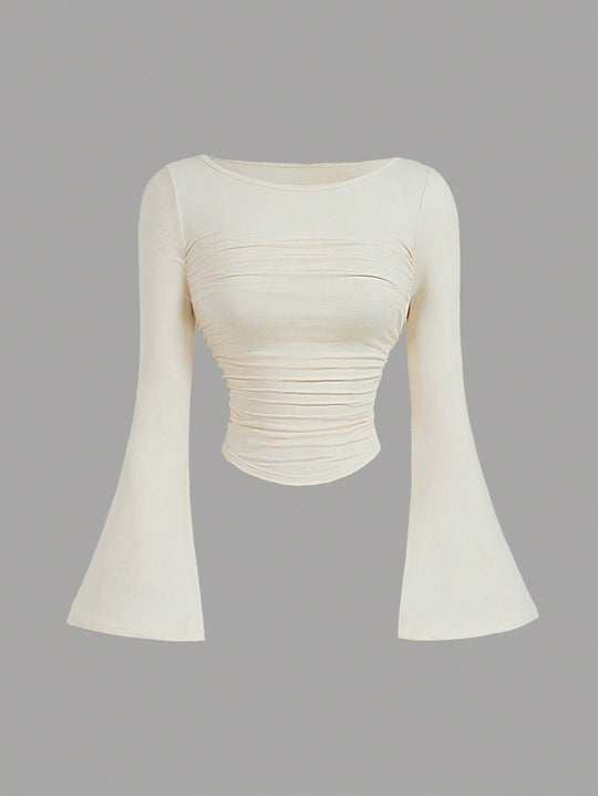 Damen Figurbetontes Langarmshirt mit Carmenausschnitt, gerafftem Rumpf und Trompetenärmeln Shop Nory