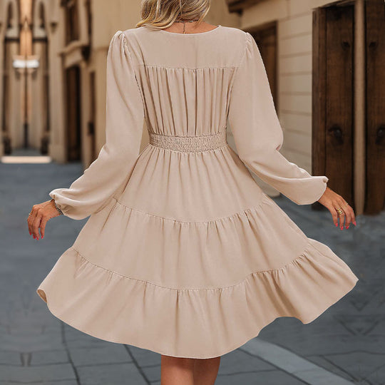 Damen Midi-Kleid aus fließendem Viskosemix mit Stufenrock, V-Ausschnitt und taillierter Raffung Shop Nory
