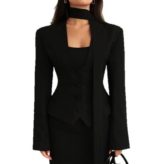 Damen Taillierter Blazer mit Bindeschal und figurbetonter Weste Shop Nory