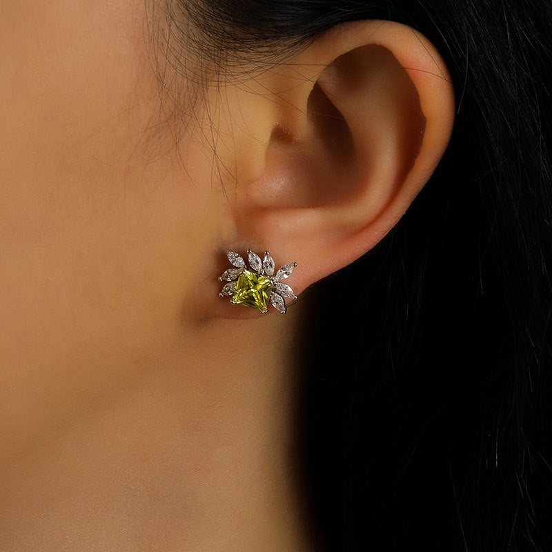 Damenohrringe mit floralem Design und funkelnden Kristallen Shop Nory