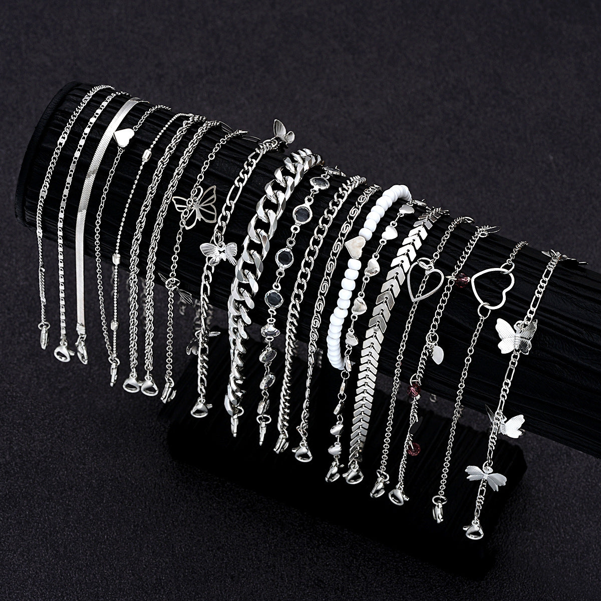 Damen Fußkettchen-Set mit zarten Anhängern und filigranen Designs Shop Nory