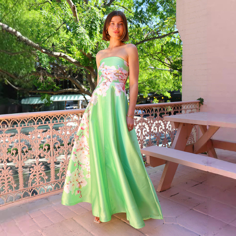 Damen Ballkleid mit floralem Oberteil und schwingendem Rock